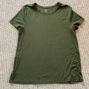 Old Navy green T-shirt
